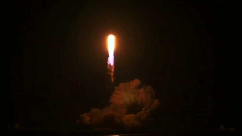 SpaceX's massive Falcon Heavy rocket lights up Space Coast sky - WESH 2 Orlando thumbnail