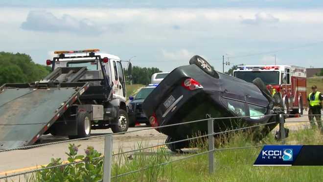 Car crash in West Des Moines causes major traffic backup