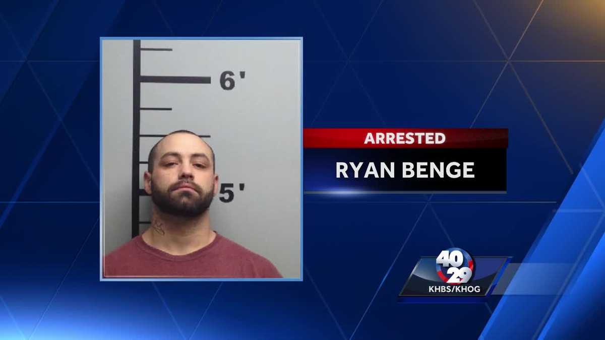 Man arrested after police surround Siloam Springs home