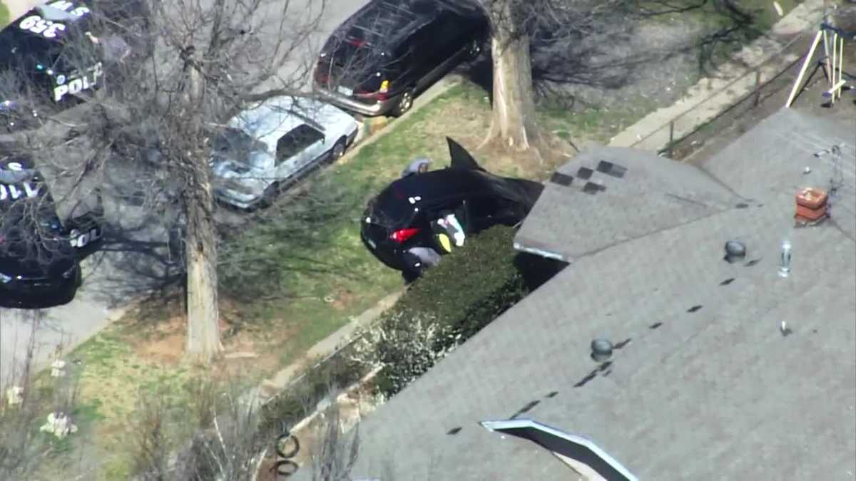 One person in custody, one on the run after police chase in Oklahoma City
