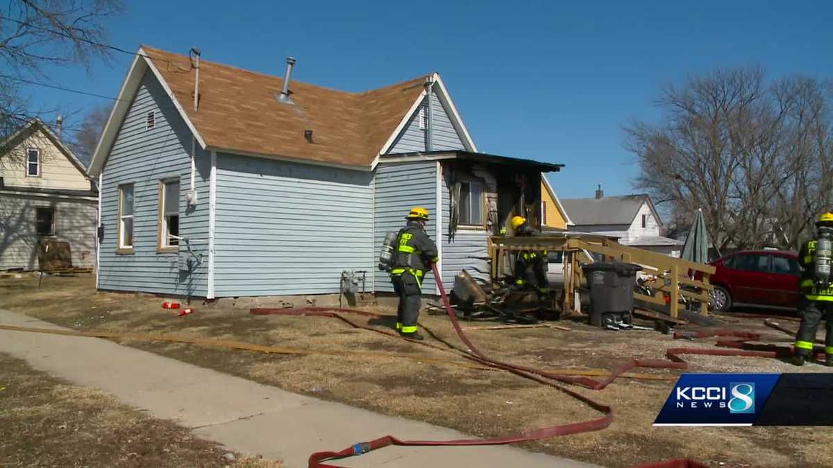 Neighbor helps residents escape house fire in Des Moines