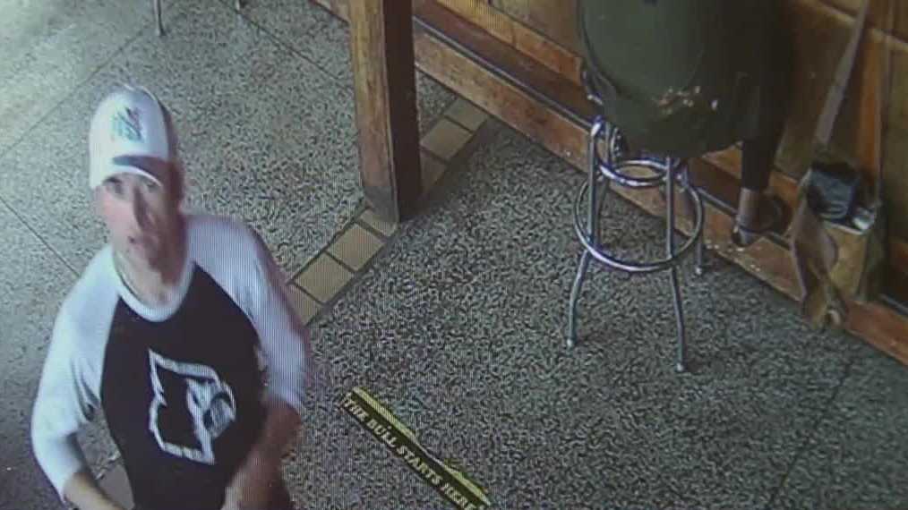 Man caught on camera stealing sound equipment from Old Louisville bar ...