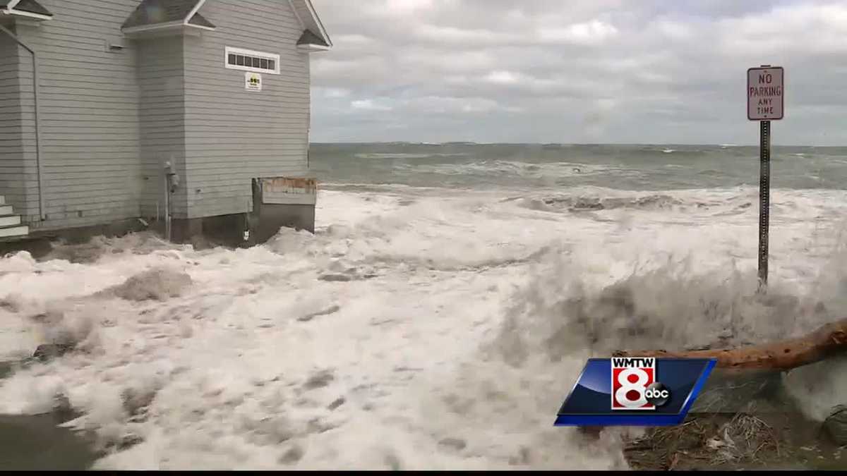 For 2nd day, high tide pounds coast