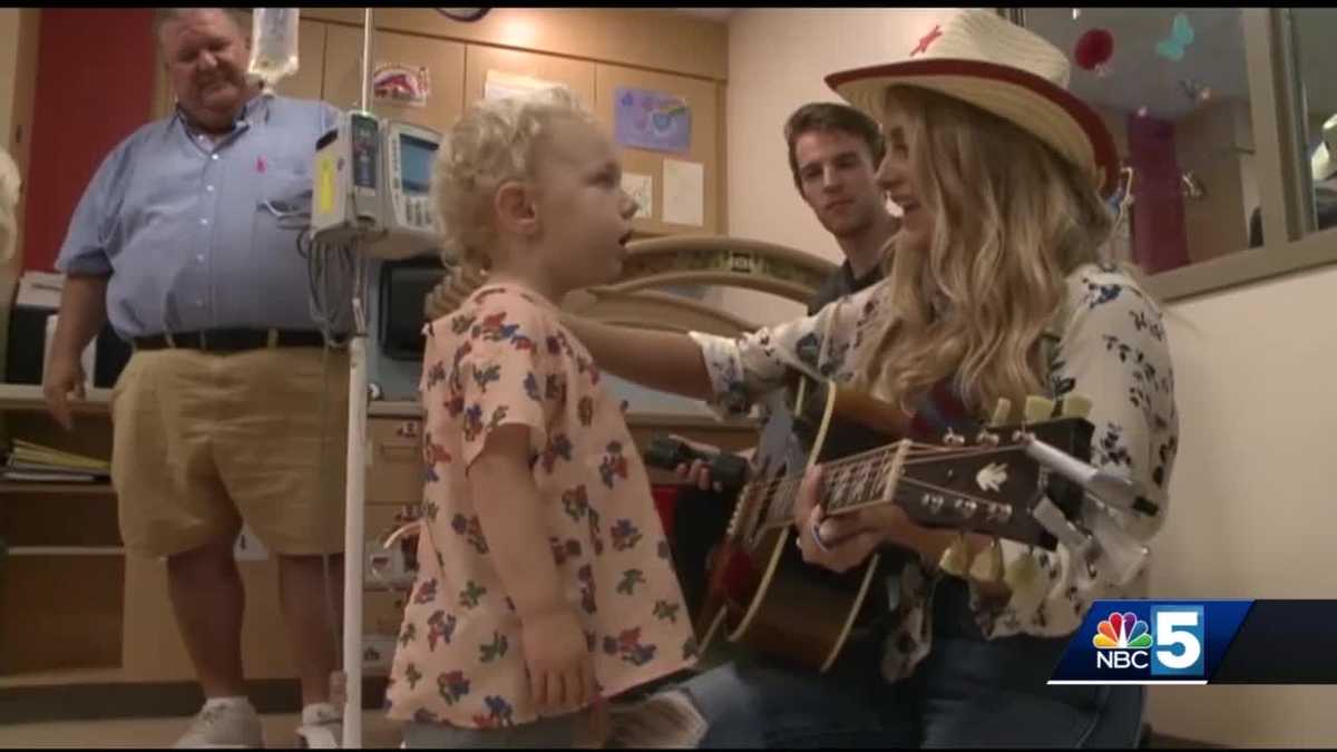 Country singer shares songs, smiles with Children's Hospital