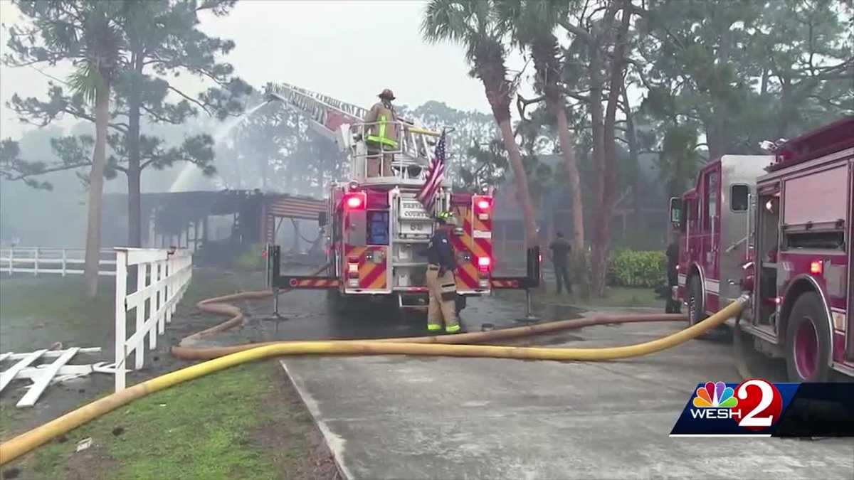 Brush fire shuts down part of I-95,