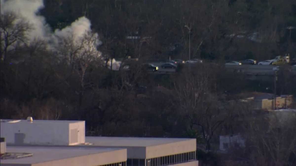 Vehicle fire causes traffic backup on Hwy. 50 in Sacramento