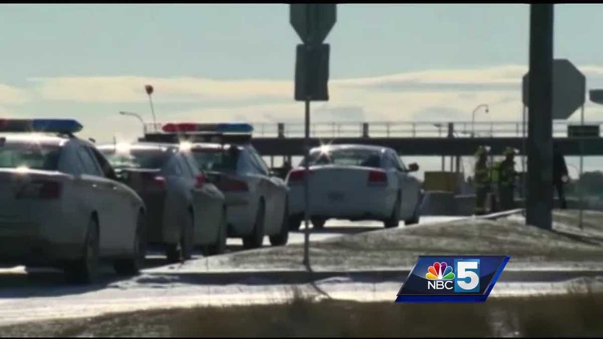 U.S.Canadian border reopens after bomb threat