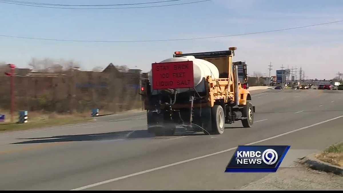 MoDOT crews pre-treat roads for Wednesday's winter weather