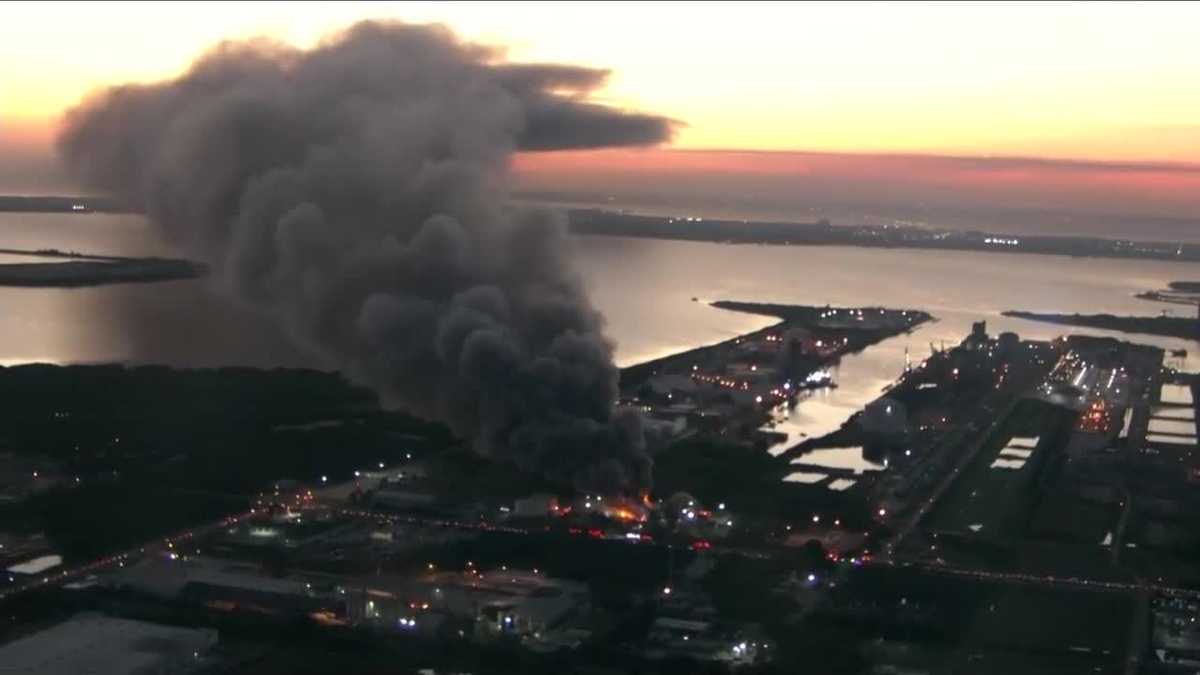 Massive scrap metal fire breaks out in Tampa