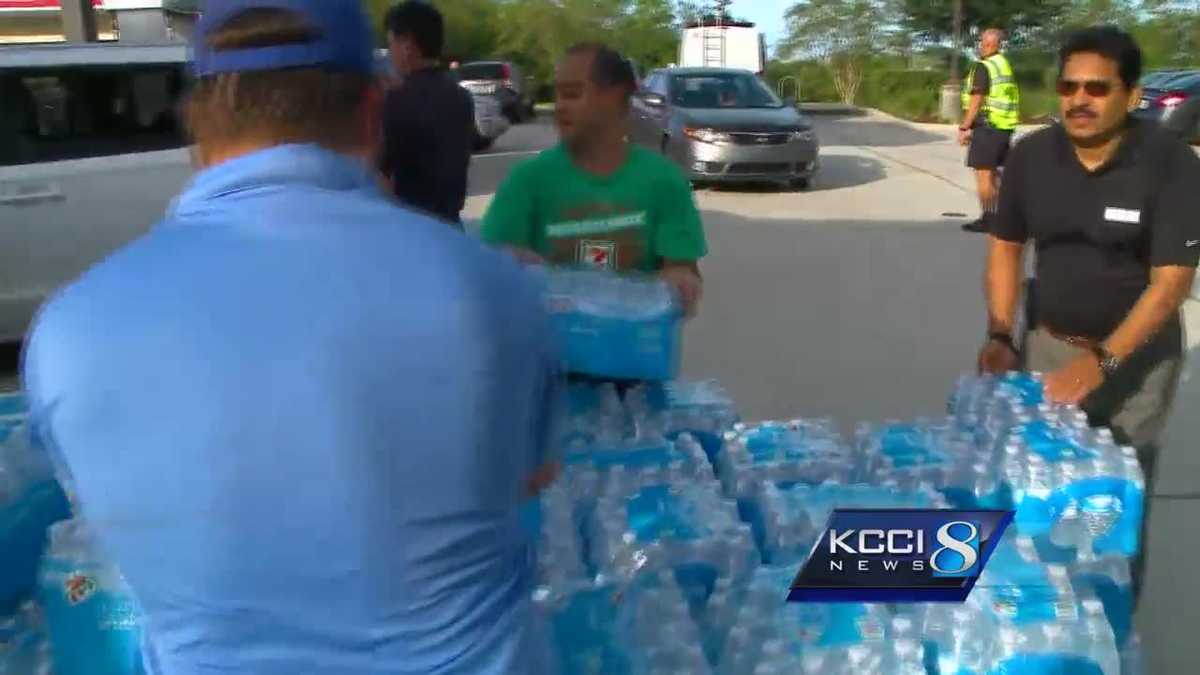 7-Eleven distributes free water bottles ahead of Irma