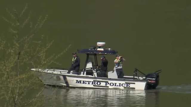 Deputy: Meade County boater discovers body of man believed to be missing from Ohio River barge crash - Vimarsana News