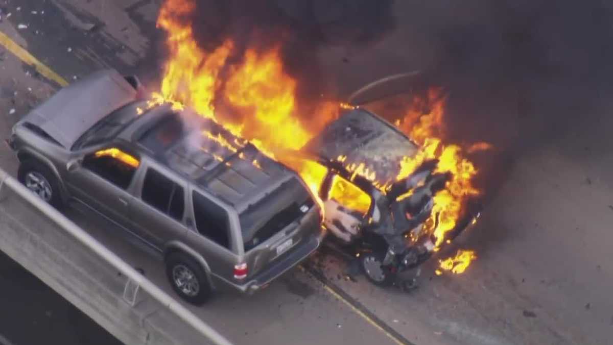 2 cars on fire cause traffic delays on Business 80 in Sacramento