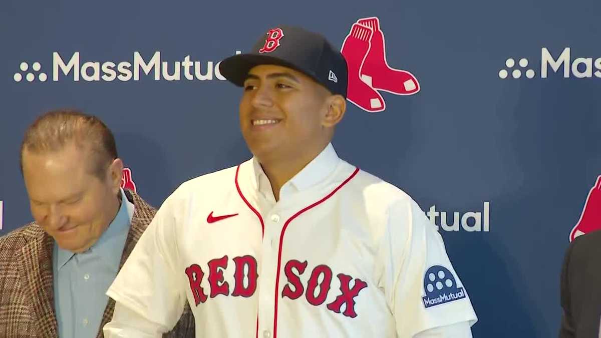 Sox agree to 5-year contract with left-handed pitcher Ranger Suárez