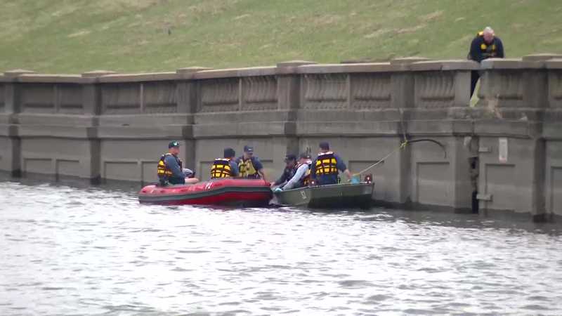 Rescue crews find body in Des Moines River near Court Avenue bridge