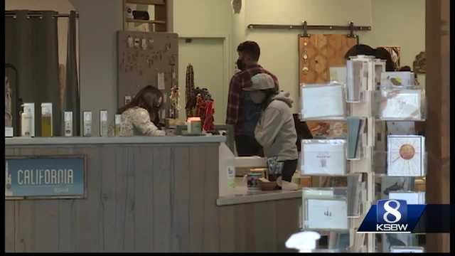 Local small businesses rely on last minute shopping during pandemic - Vimarsana News