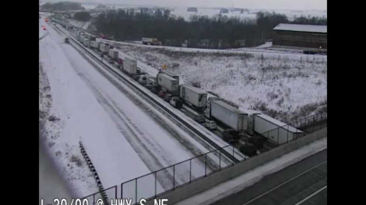 All lanes closed on I-39/90 between Janesville and Beloit