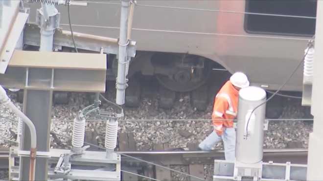mbta south station apparent train derailment
