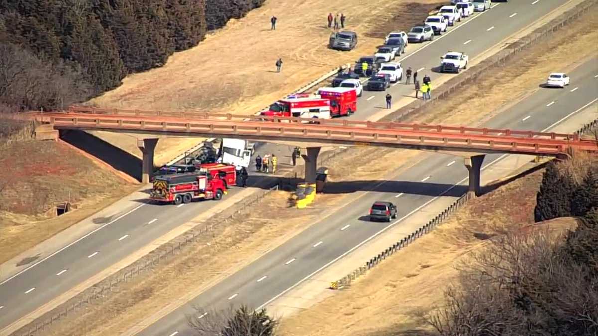 One killed in crash involving semitruck on I35 near Guthrie