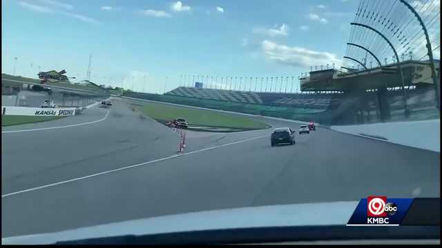Chance to drive laps at the Kansas Speedway draws people to COVID-19 vaccination event - Vimarsana News