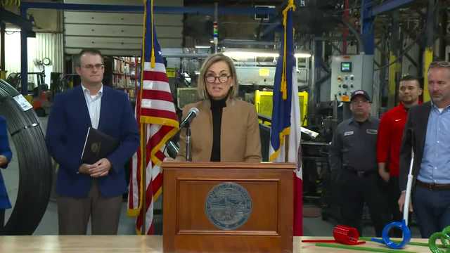 Gov. Kim Reynolds news conference at Iowa manufacturing plant - Vimarsana News
