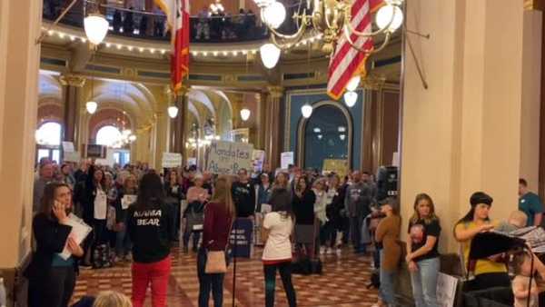 vaccine mandate protest