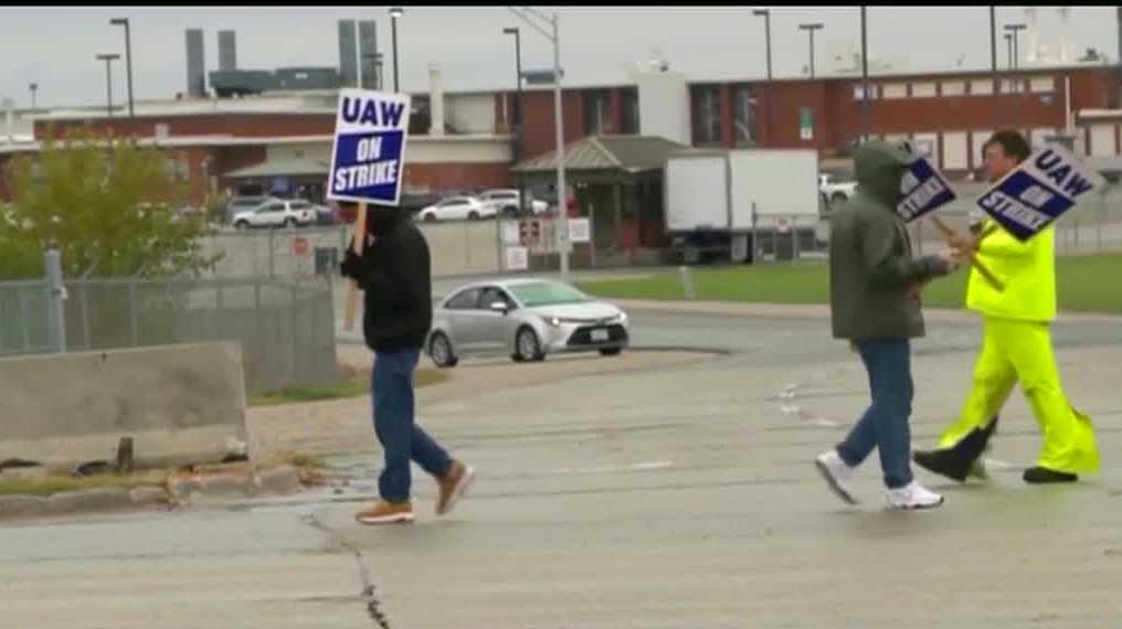 What end of John Deere strike means for future labor disputes