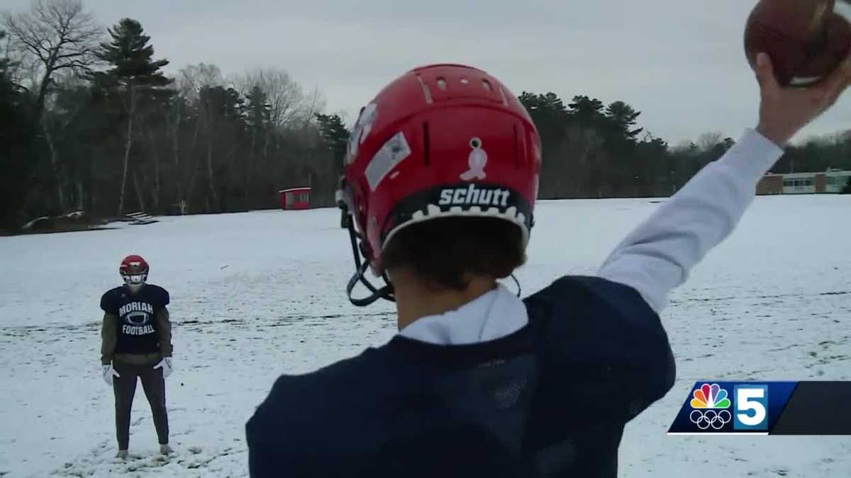 Moriah football shows love to community before state championship