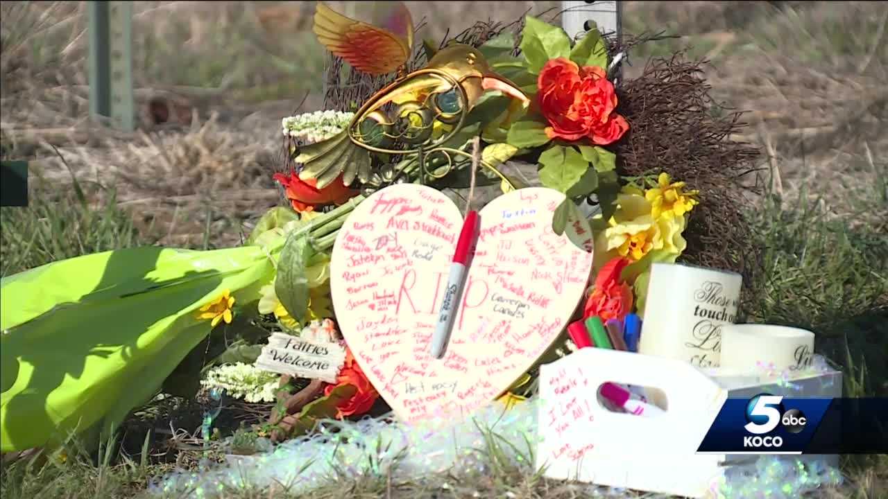 Tishomingo Grieves For Six High School Girls Killed In Crash