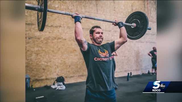 Edmond Crossfit honors fallen officer with plaque - Vimarsana News