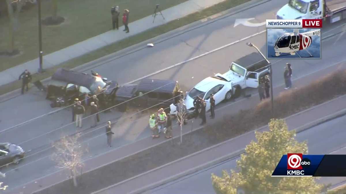 Police pursuit that started in Olathe ends in multivehicle crash in Lenexa, Kansas