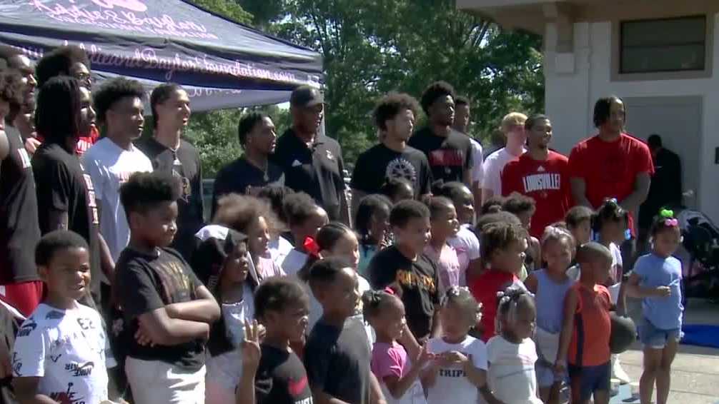 University of Louisville basketball players read books to children