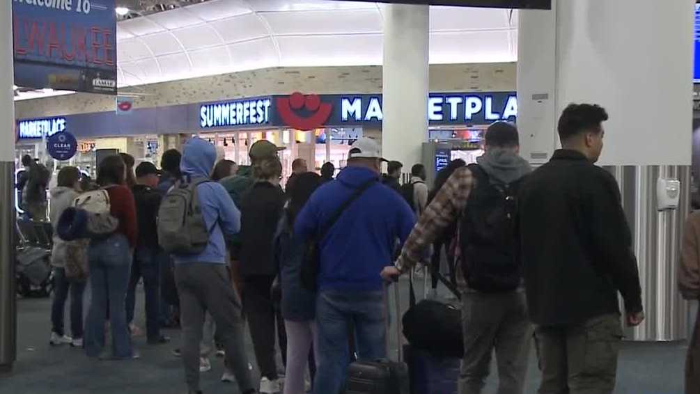 Thanksgiving travel surge at Milwaukee International Airport