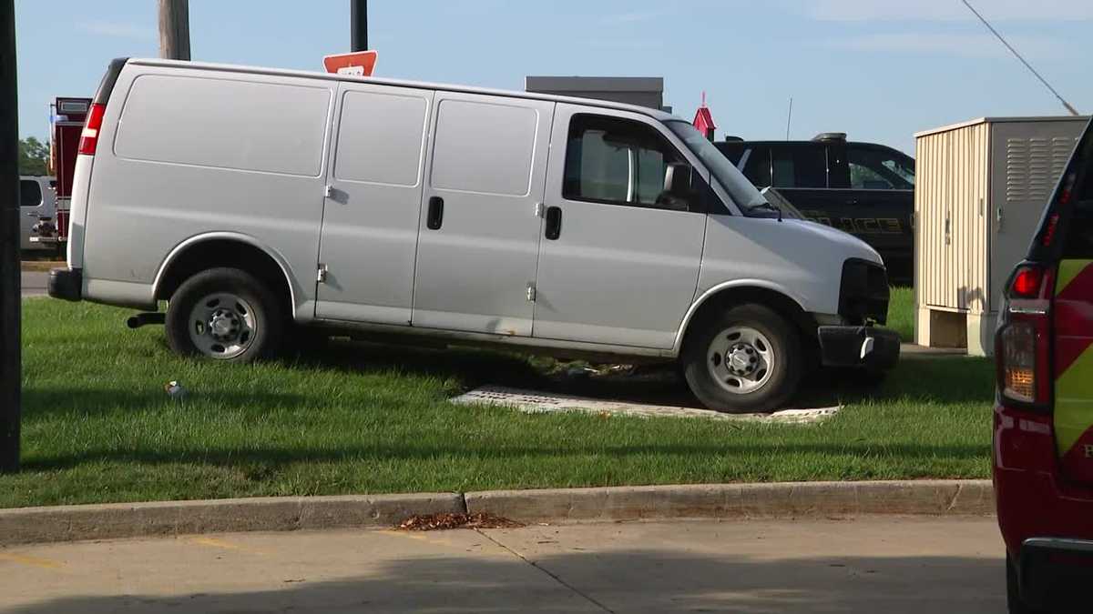 One arrested after Des Moines police chase ends in crash - KCCI