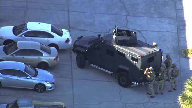 Man found dead after SWAT standoff in Orlando strip mall