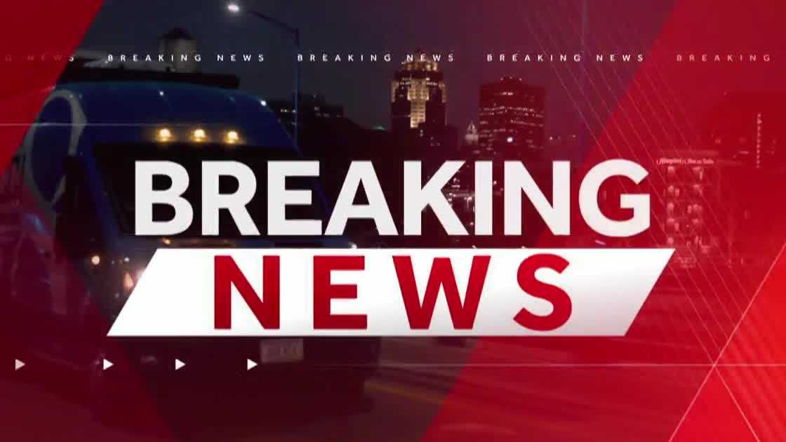 Crash forces road closure in Des Moines; 2 people hospitalized