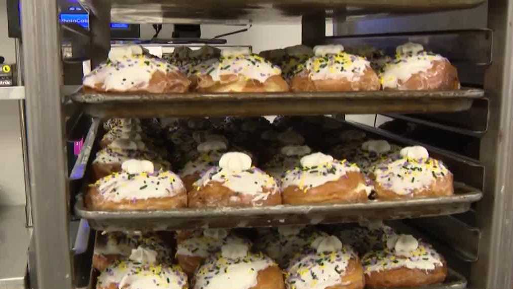 Polish pastry flies off the racks at Oakmont Bakery ahead of Fat Tuesday
