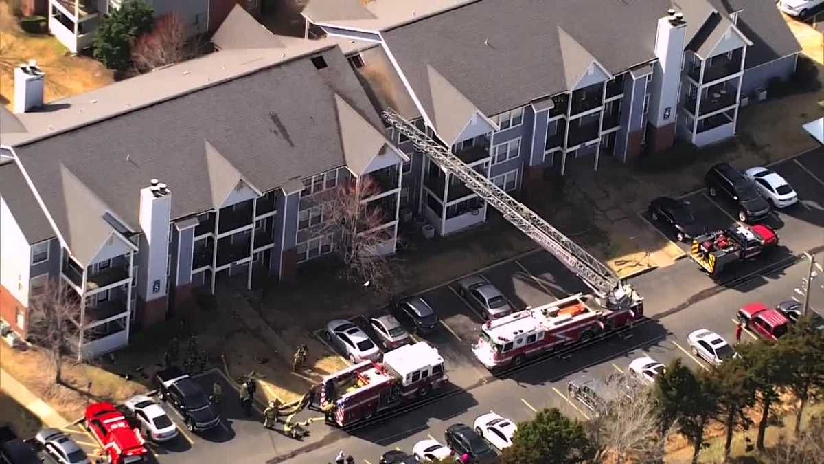 Oklahoma City crews battle apartment fire near I-35