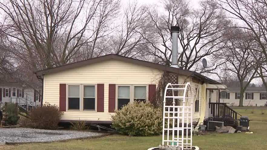 Lightning strike suspected in Lancaster County mobile home fire
