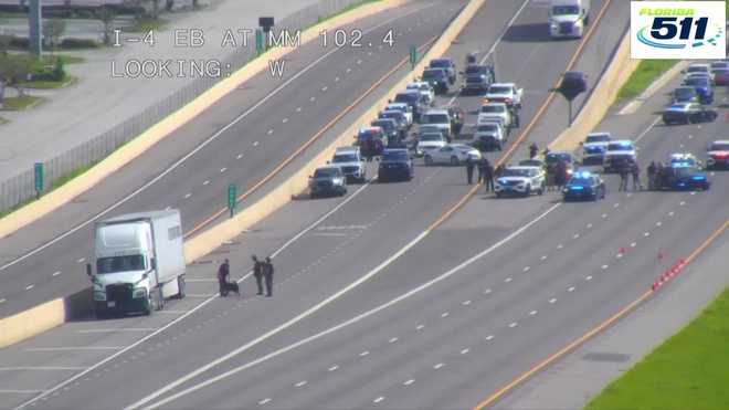 Vídeo shows momento em que motorista de caminhão é preso após ameaça de bomba fechar a I