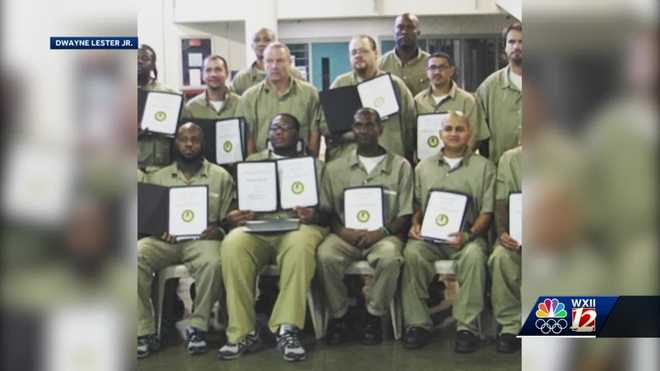 Photo of prisoners participating in the program