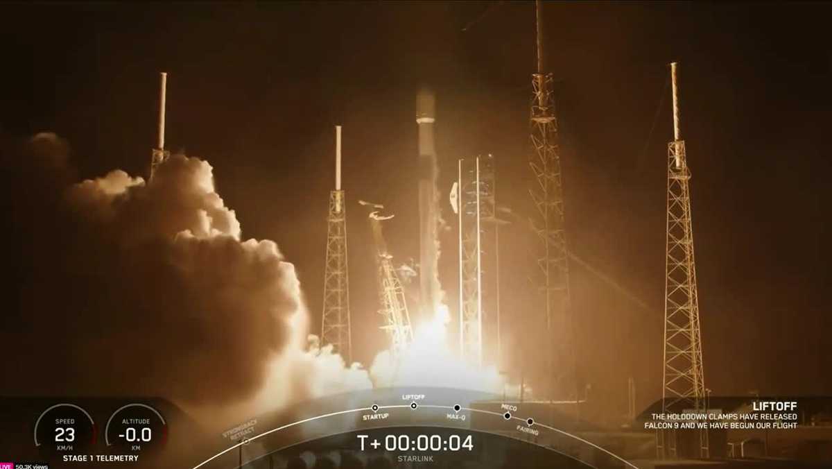 Un razzo SpaceX Falcon 9 è stato lanciato domenica con i satelliti Starlink