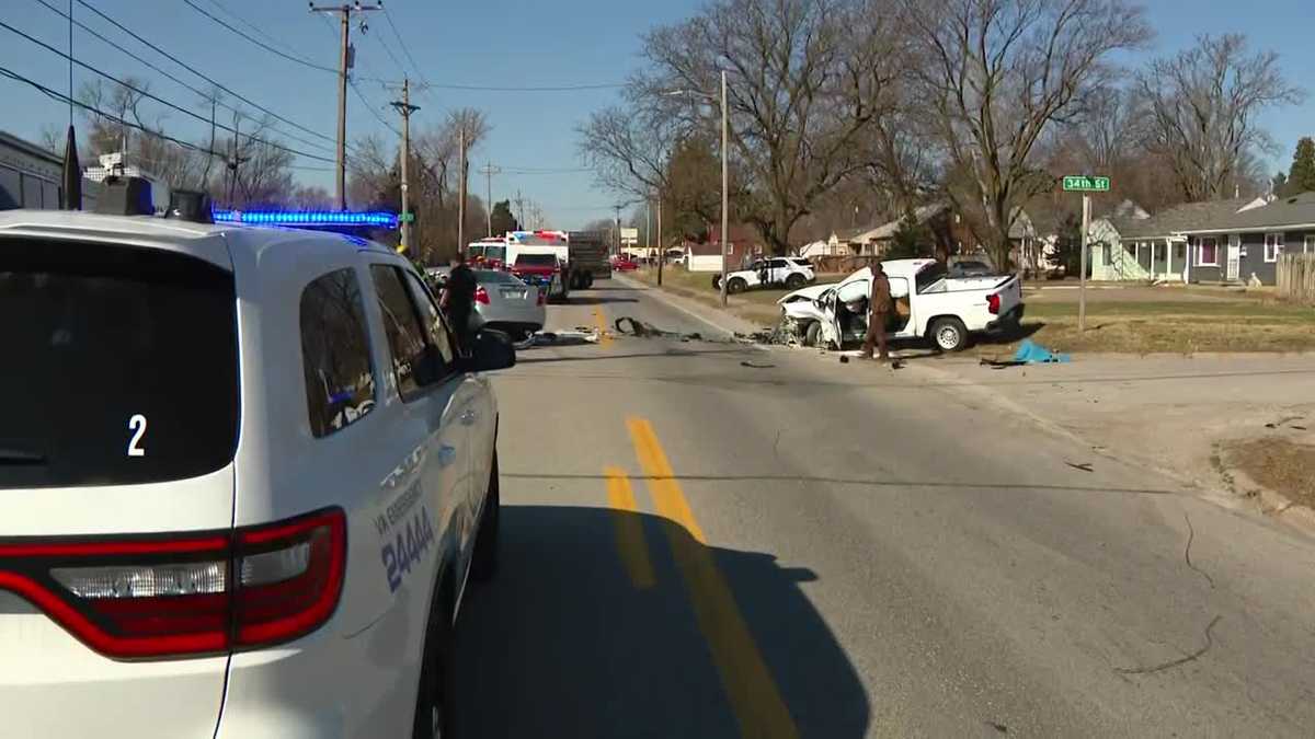 Crash in Des Moines leaves 2 drivers hospitalized