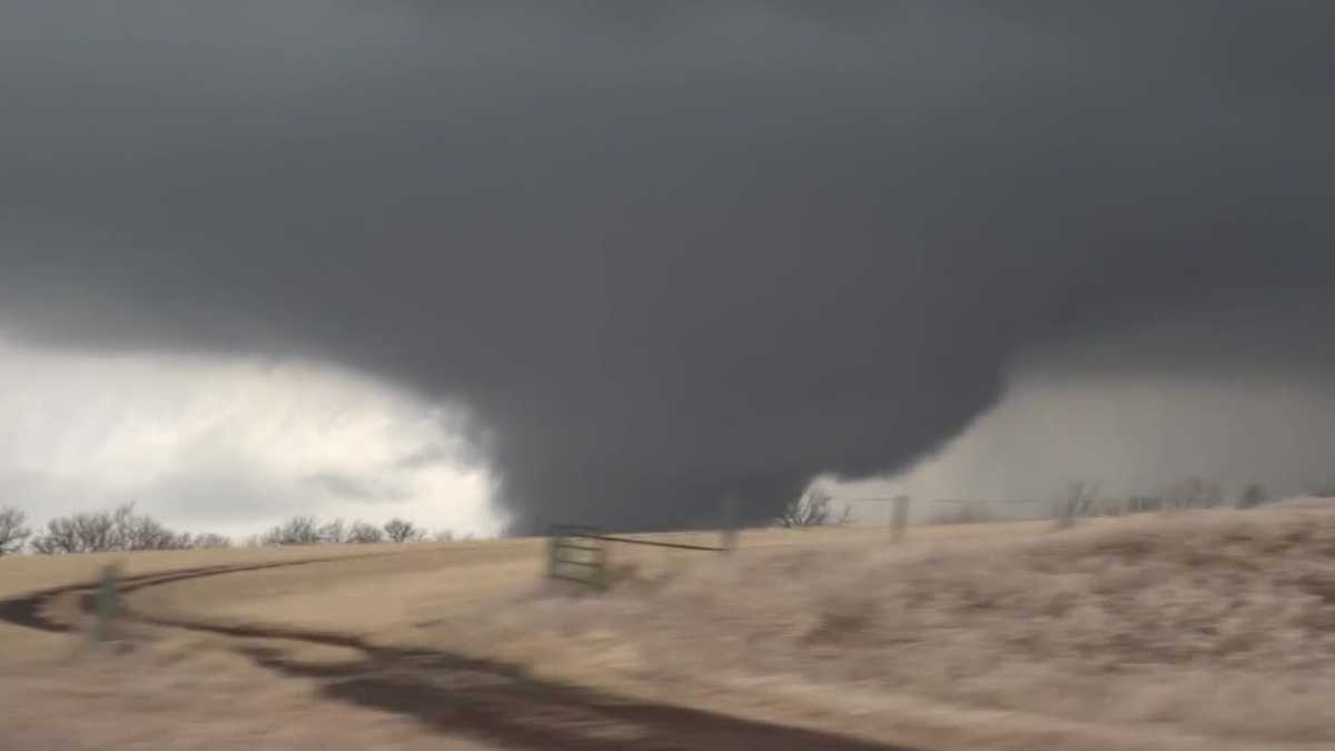 Multiple tornadoes caught on camera in Iowa