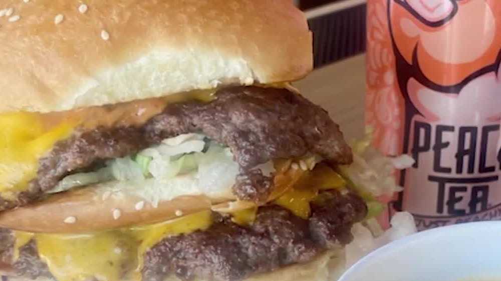 Winner of Iowa's 'Best Burger'award celebrates win after overcoming ...