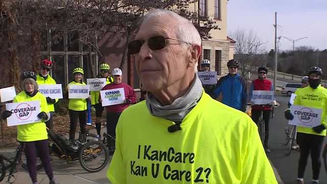 Cyclists use their bikes to support Medicaid expansion in Kansas - Vimarsana News