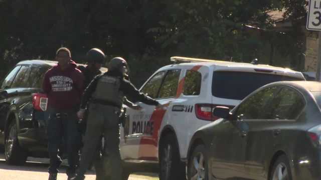 Wanted man involved in standoff kicks out window and was quickly caught - Vimarsana News