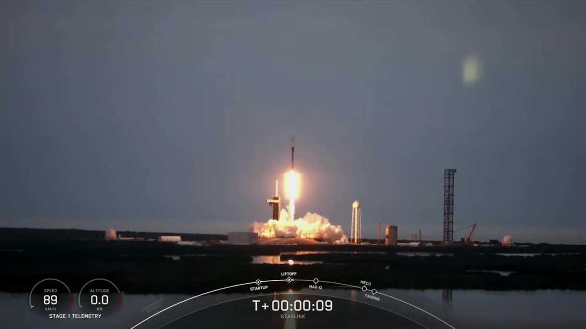 Raketa Falcon 9 společnosti SpaceX úspěšně vynesla satelit Starlink