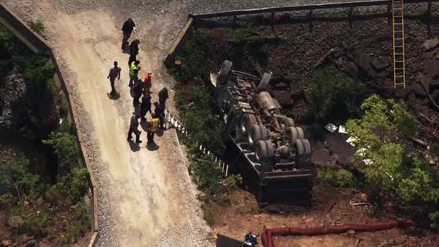 Video shows dump truck completely overturned in Monroeville - Vimarsana News
