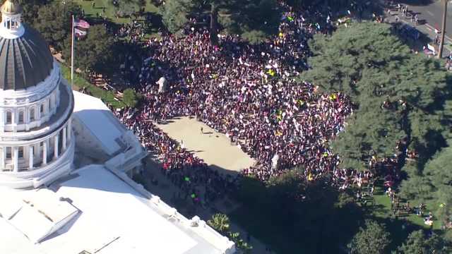 Parents not happy with California student vaccine mandate protest - Vimarsana News