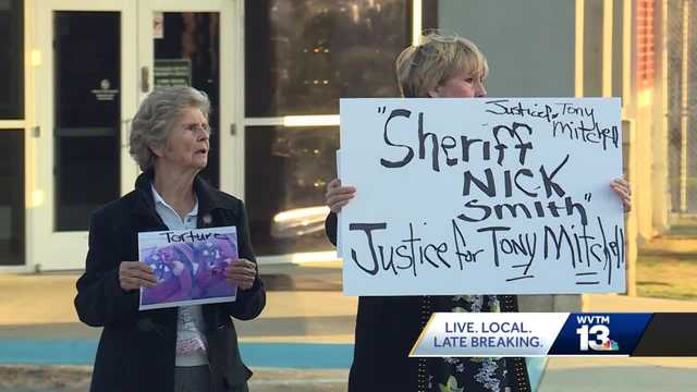 Protestors demand transparency from Walker County sheriff after death of Anthony Mitchell - Vimarsana News